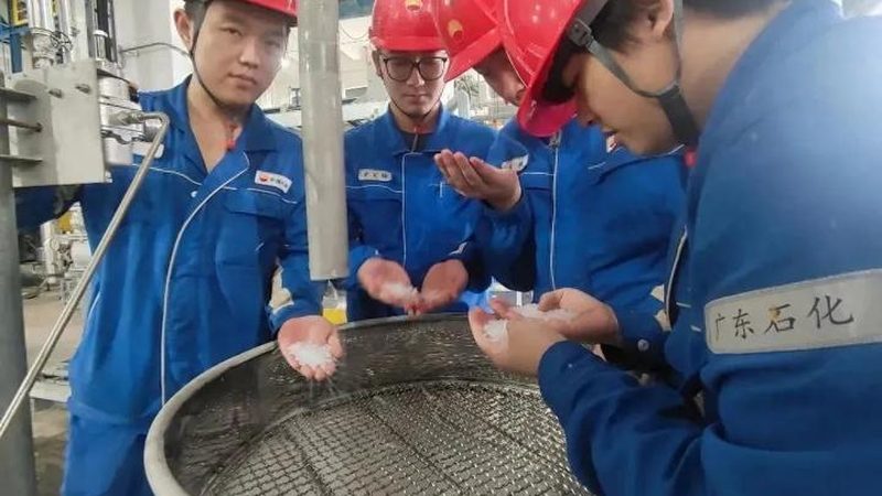 PEEK材料的价格受多种因素影响，主要包括：